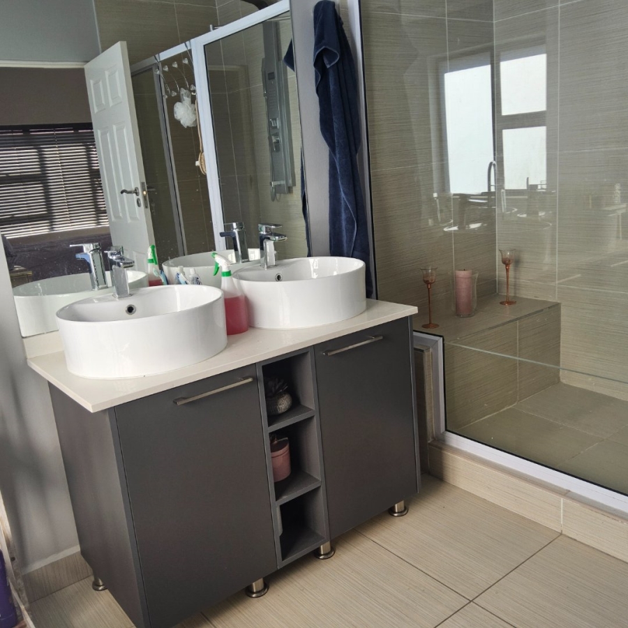 4 Bedroom Property for Sale in Wild Olive Estate Free State